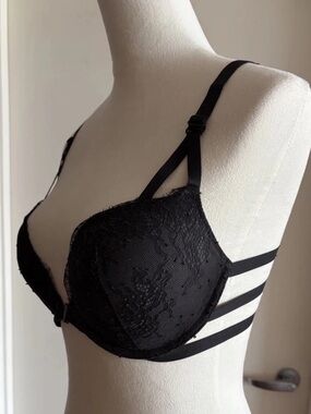 Victoria’s Secret Very Sexy Cage Push Up Bra Black Lace 32DD Front Closure Rare